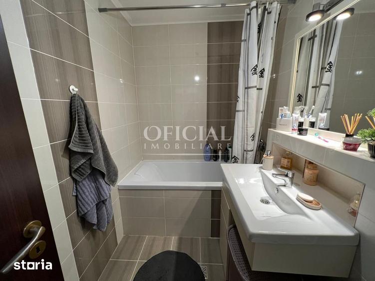 Apartament cu 3 camere semidecomandat, mobilat în Florești