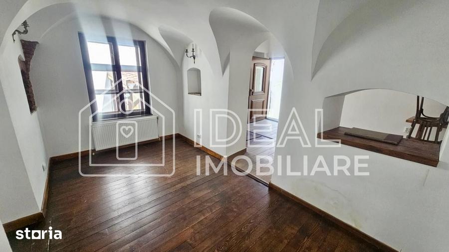 Casă cu 7 camere cu Teren 100 Mp în Ultracentral