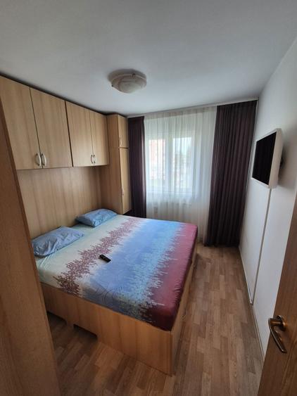Apartament cu 3 camere semidecomandat în Hipodrom 2