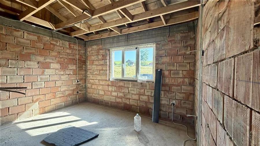 Casă individuală cu 4 camere cu Teren 750 Mp în Popricani