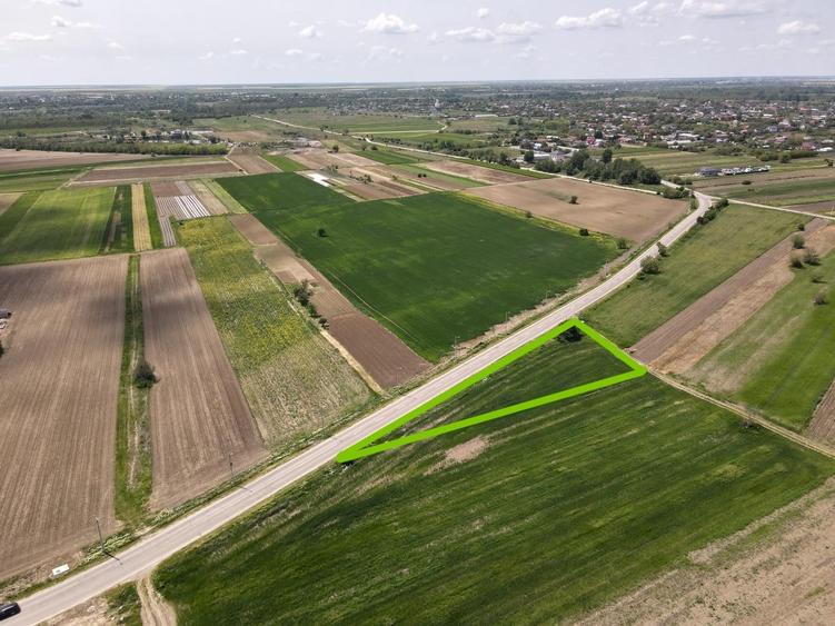 Teren Construcții intravilan de 3400 mp, în 1 Decembrie