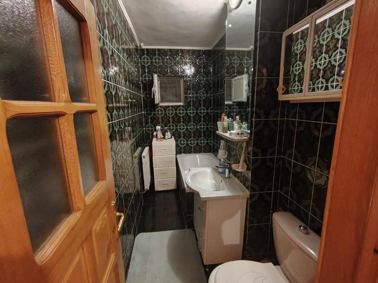 Apartament cu 5 camere decomandat, mobilat în Central