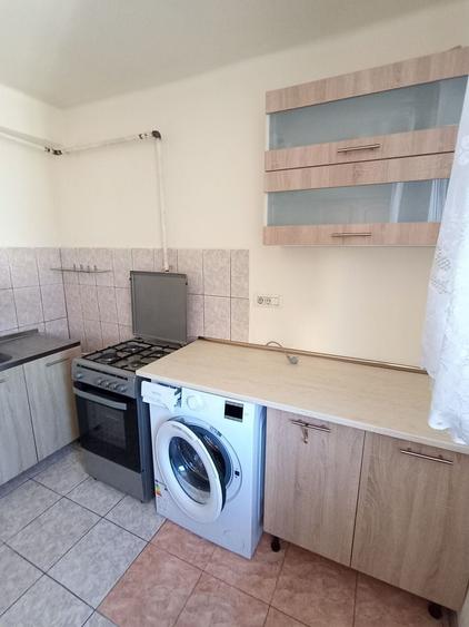 Proprietar, ofer spre inchiriere apartament cu 2 camere, pe Bd. Victor Babes - 1