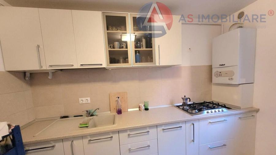 Apartament cu 2 camere decomandat în Tractorul