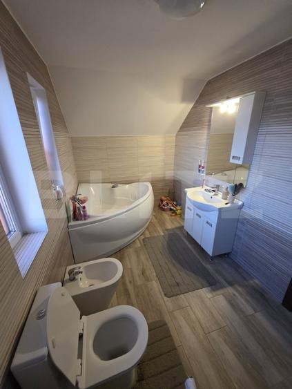Casă individuală cu 5 camere cu Canalizare în Corunca