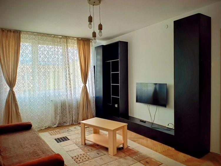 Apartament cu 3 camere decomandat în Exterior Vest