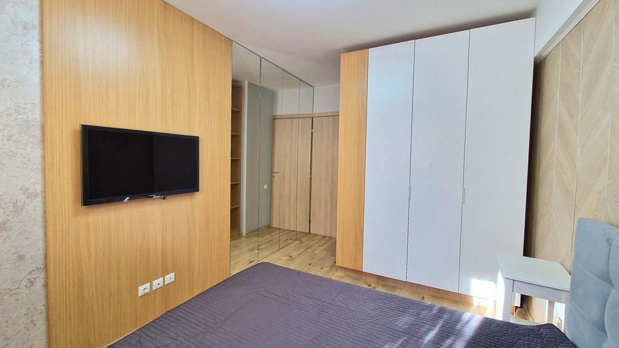 Apartament cu 3 camere decomandat, mobilat în Băneasa