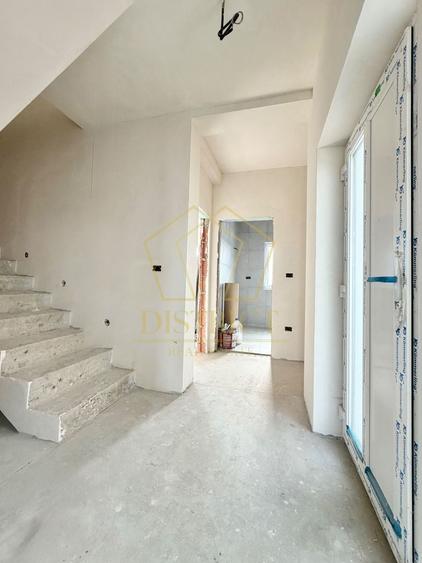 Casă individuală cu 4 camere cu Canalizare în Urseni