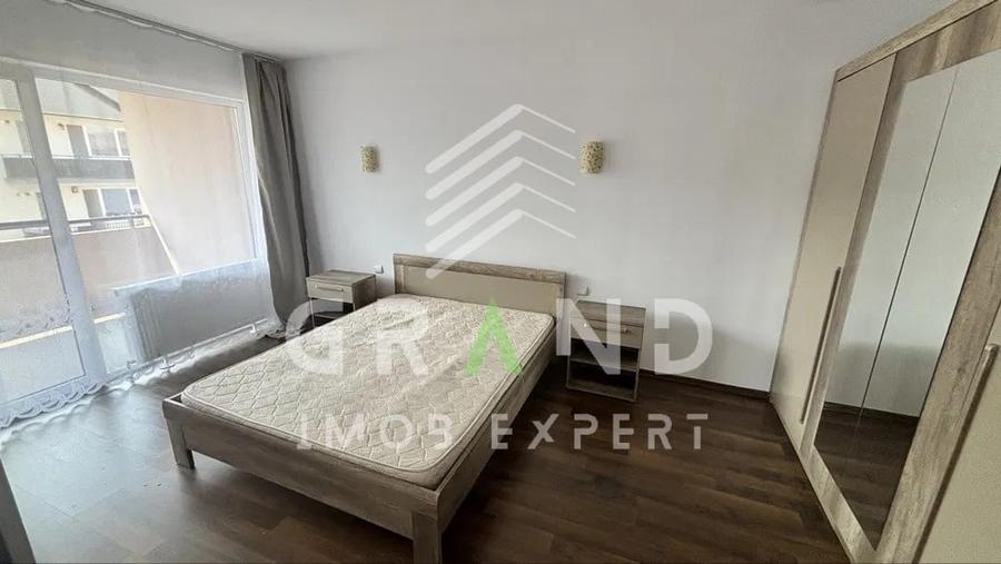 Apartament cu 3 camere semidecomandat, mobilat în Florești