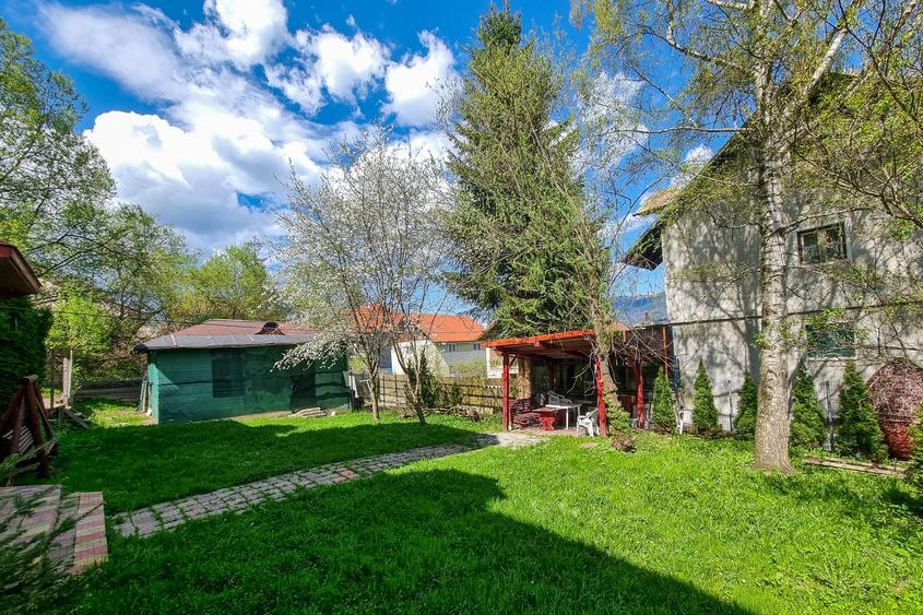 Casă cu 11 camere cu Canalizare în Predeal