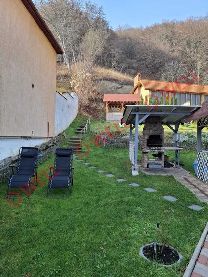 Casă cu 4 camere cu Teren 676 Mp în Central