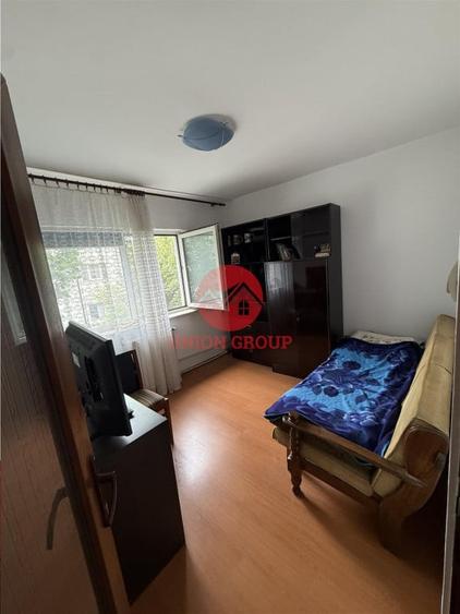 Apartament cu 4 camere decomandat în Inel II