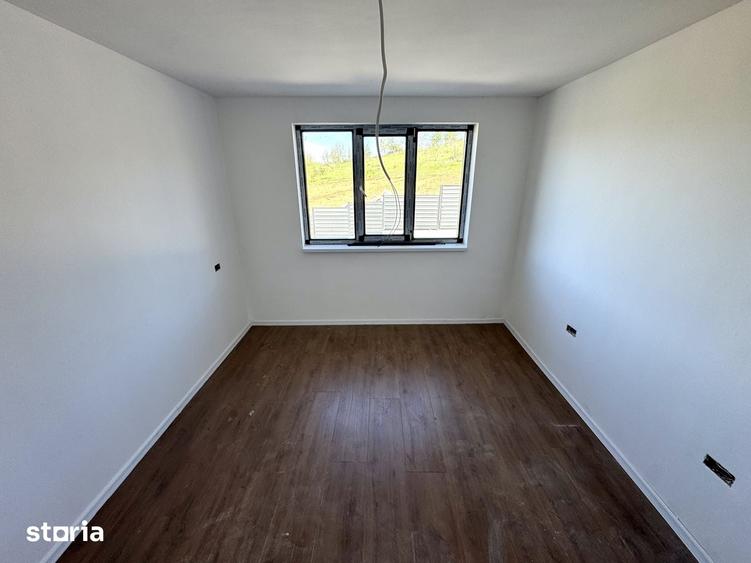 Casă cu 4 camere cu Teren 475 Mp în Tomești