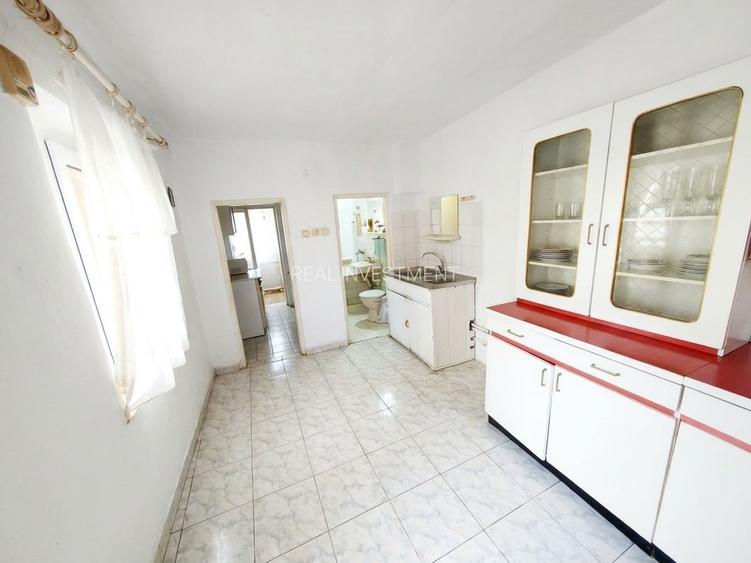 Casă cu 6 camere cu Canalizare în Ultracentral