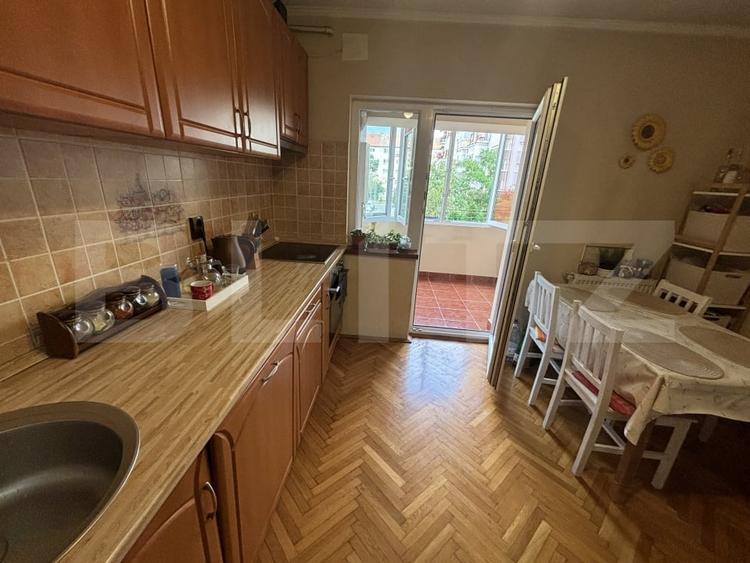 Apartament cu 3 camere decomandat, mobilat în Carpați 2