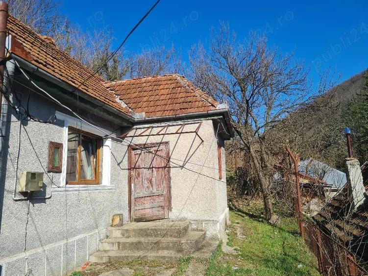 Casă cu 3 camere cu Teren 250 Mp în Central
