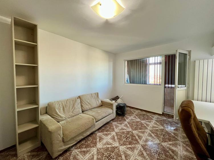 Apartament cu 2 camere decomandat în Casa de Cultură