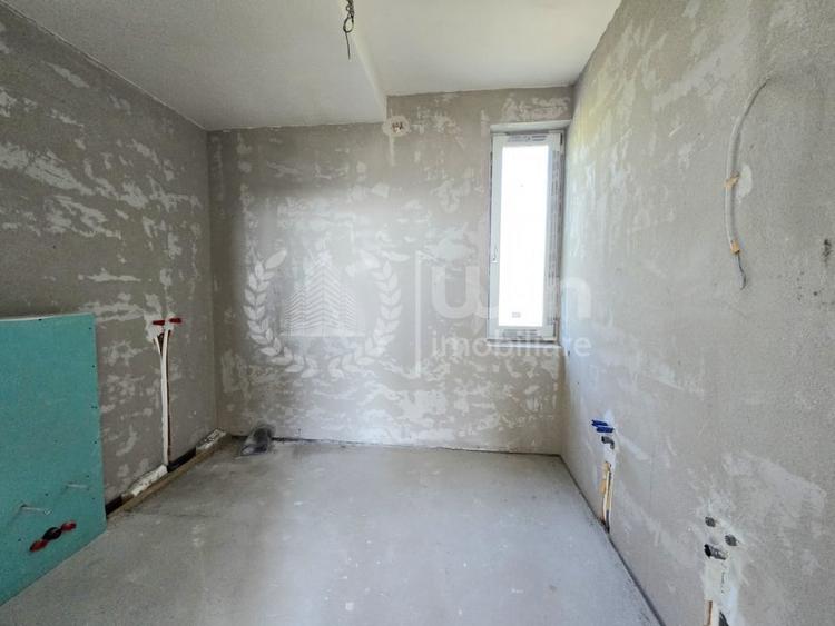 Casă individuală cu 6 camere semidecomandat cu Canalizare în Feleacu