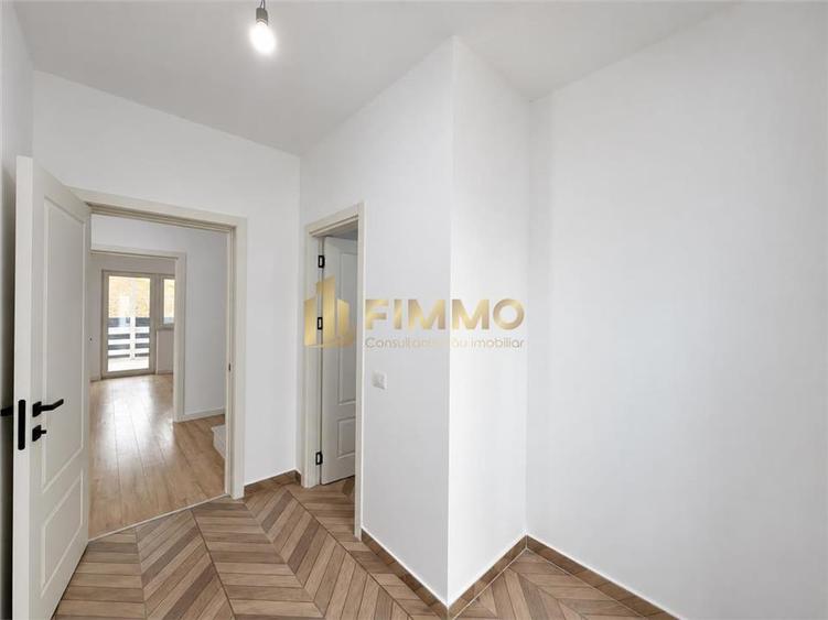 Duplex cu 4 camere cu Canalizare în Ipotești