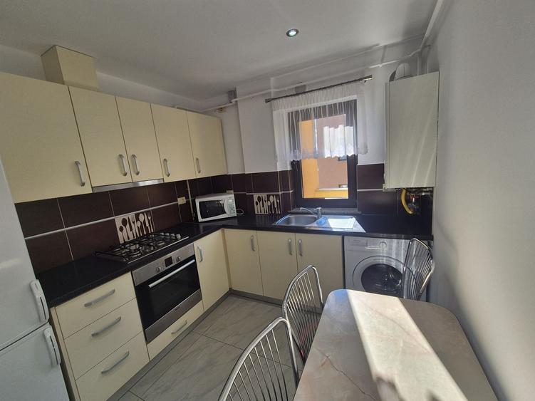 Apartament cu 3 camere decomandat în Central