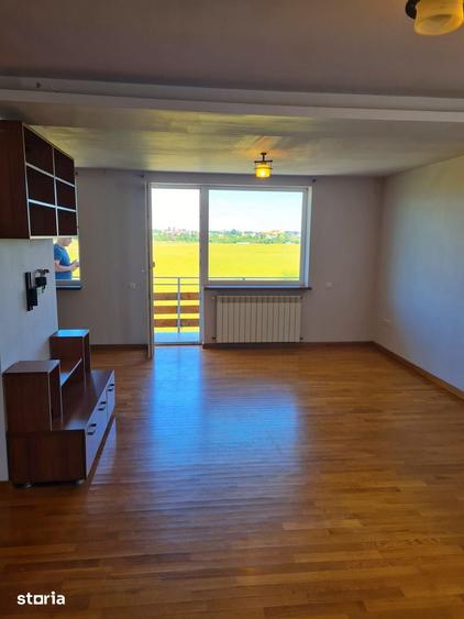 Apartament cu 4 camere decomandat în Ștrand