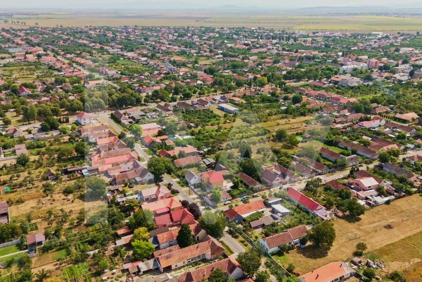 Casă individuală cu 5 camere cu Canalizare în Sântana