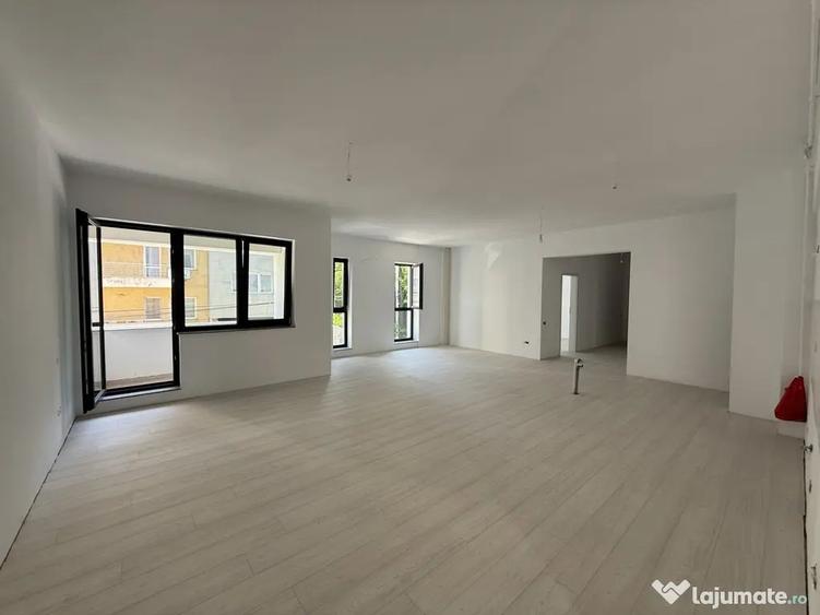 Apartament cu 4 camere decomandat în Nerva Traian