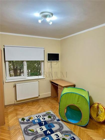 Apartament cu 3 camere decomandat, mobilat în Lipovei