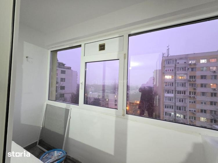 Apartament cu 3 camere semidecomandat în Vatra Luminoasă