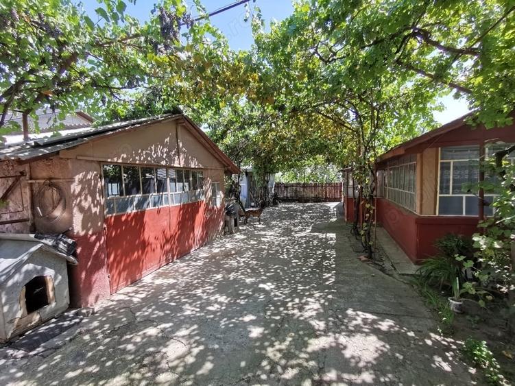 Casă cu 5 camere cu Teren 4365 Mp în Vidra