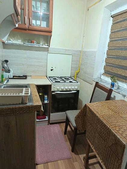 Garsonieră decomandată în Lotrului