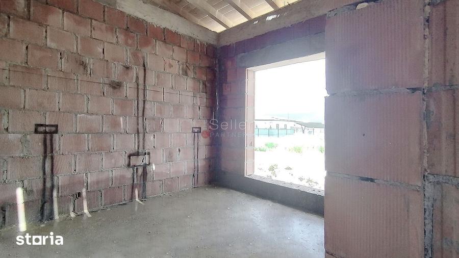 Casă cu 4 camere cu Teren 500 Mp în Cristian