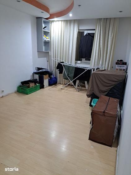 Apartament cu 3 camere în Decebal