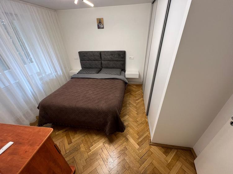 Apartament cu 3 camere decomandat, mobilat în Est