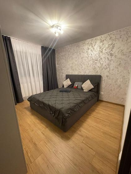 Apartament cu 4 camere decomandat în Malu Roșu