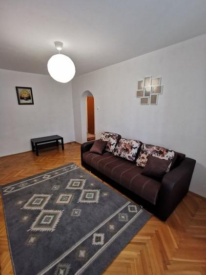 Apartament cu 3 camere decomandat în Tineretului