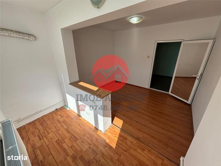 Apartament cu 3 camere decomandat în Piața Nouă