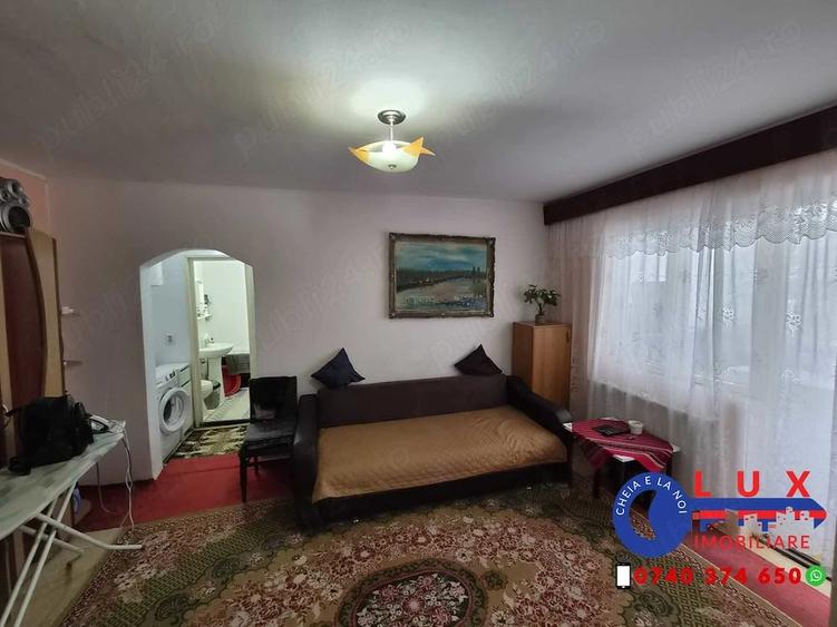 Apartament cu 3 camere semidecomandat în Babadag