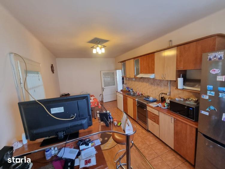 Casă cu 7 camere decomandat cu Teren 767 Mp în Ultracentral