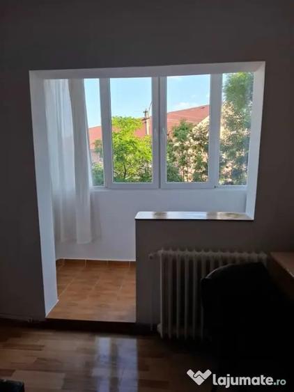 Garsonieră decomandată în Central