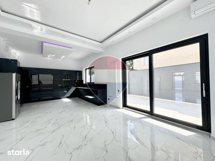 Casă cu 6 camere cu Teren 422 Mp în Central