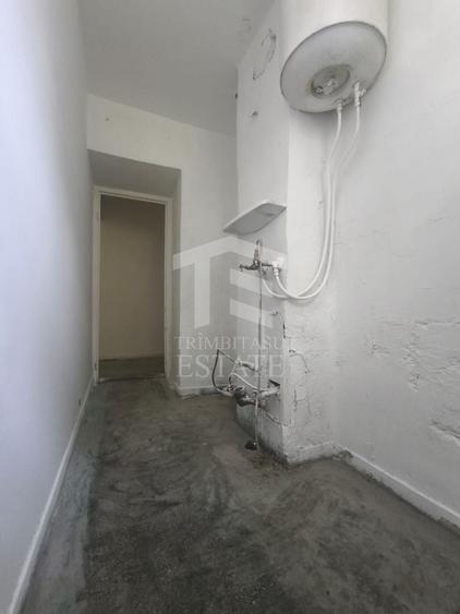 Apartament cu 3 camere semidecomandat în Central