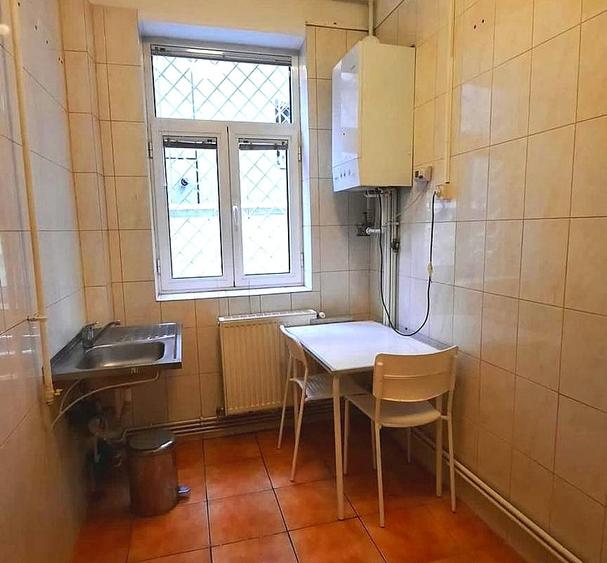Apartament cu 3 camere semidecomandat în Eminescu
