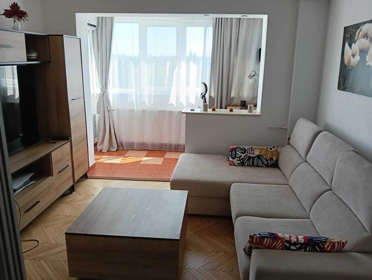 Apartament cu 2 camere decomandat în Titan