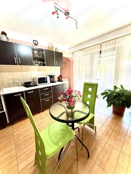Casă cu 6 camere în Crivina