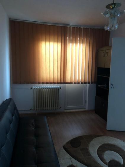 Apartament cu 3 camere decomandat în Lunei