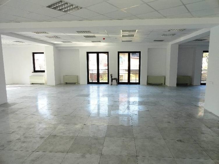 Birou, de 438 mp, în Dacia