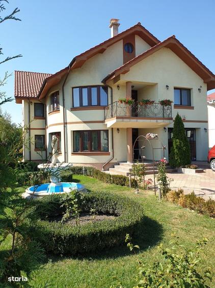 Casă cu 10 camere cu Teren 700 Mp în Obor