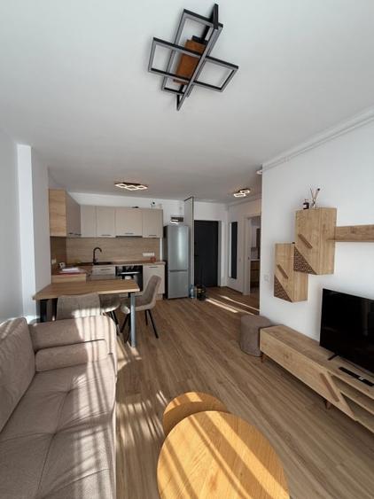Apartament cu 2 camere semidecomandat, mobilat în Hotvon