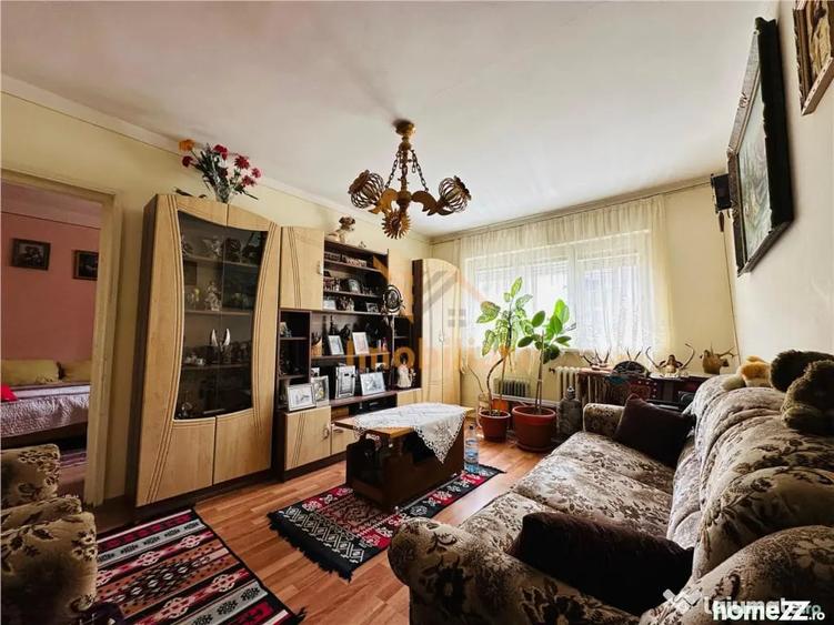 Apartament cu 3 camere semidecomandat în Calea Aradului